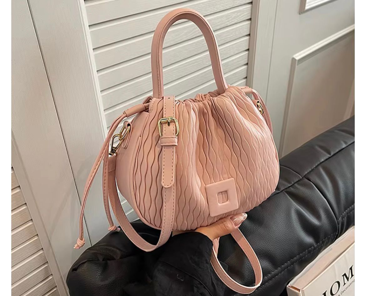 New Exquisite Crossbody Bag for Women Retro Pleated Ladies Shoulder Bag Female Tote Bag Casual PU Leather Drawstring  Bucket Bag