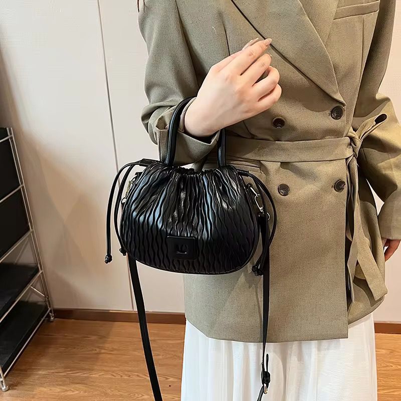 New Exquisite Crossbody Bag for Women Retro Pleated Ladies Shoulder Bag Female Tote Bag Casual PU Leather Drawstring  Bucket Bag